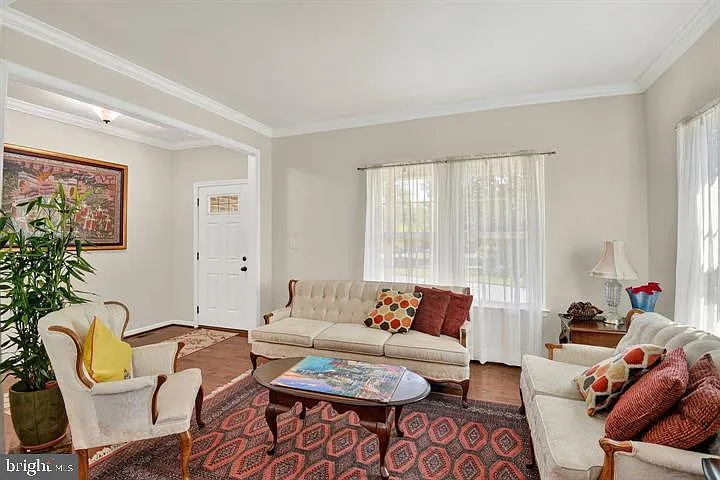 4 bed, 4.0 bath, 3244 sqft, $5,000 — Photo 3