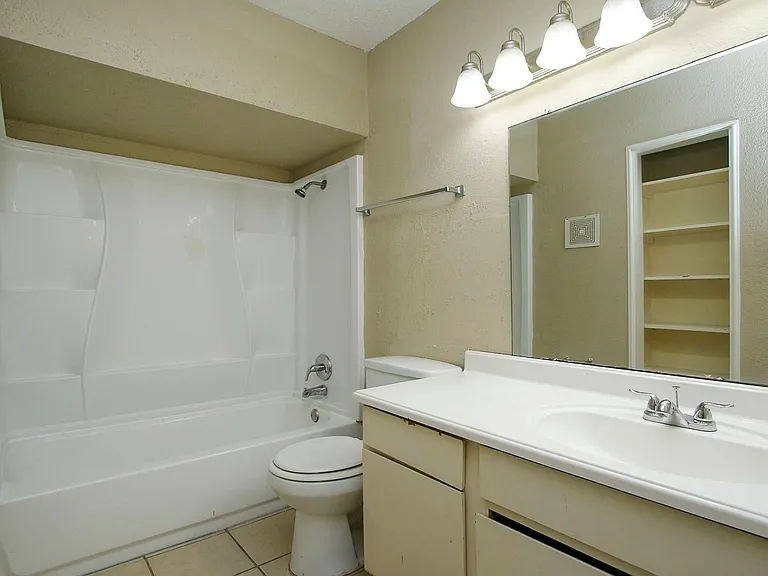 2822 S Bartell Dr #H6 — Photo 22