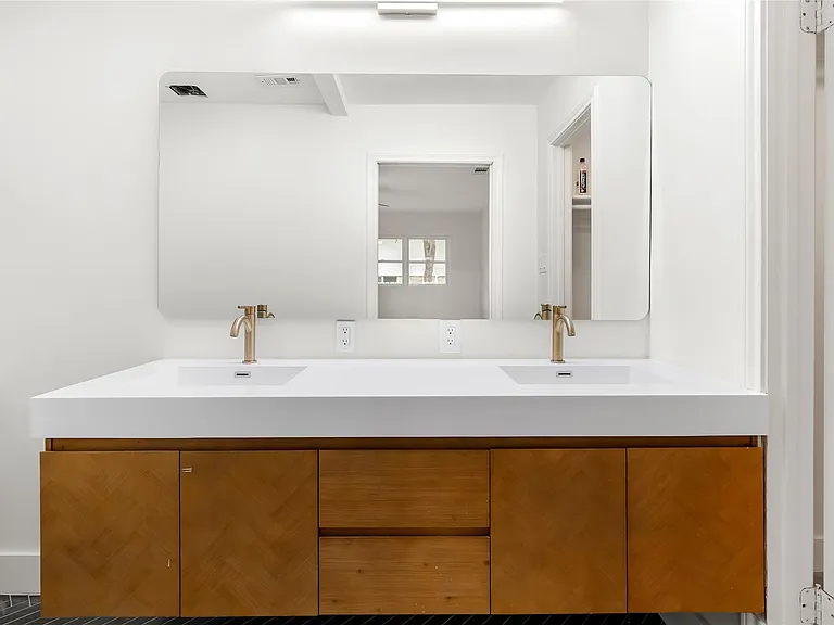1403 Creekview Dr — Photo 12