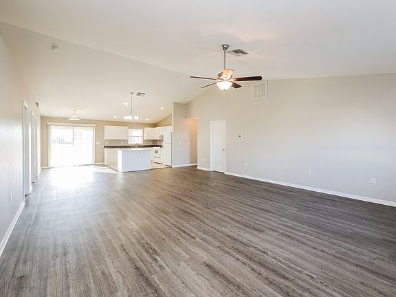 5th image of 926 NE 2nd Ave
