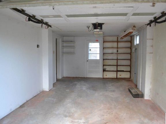5th image of 805 S Saint Marys St