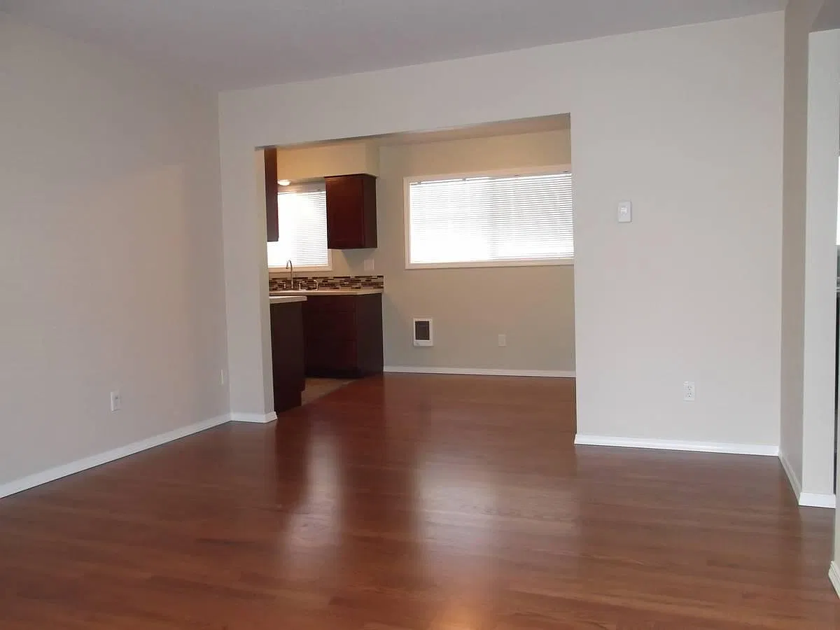 10864 SE Penzance St — Photo 4