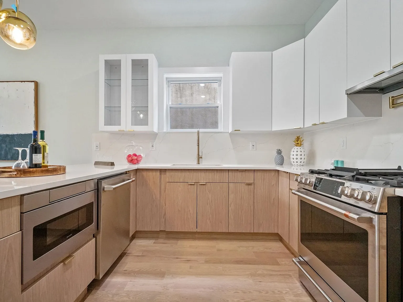 3 bed, 3.0 bath, 1800 sqft, $5,500 — Photo 4