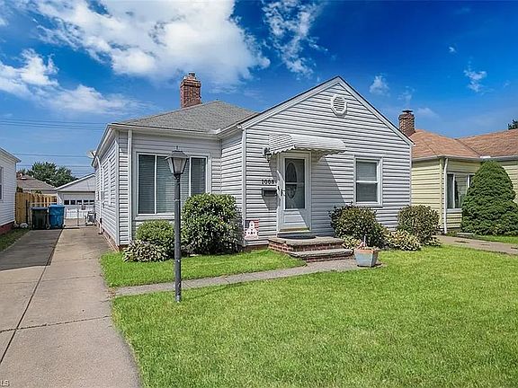 2nd image of 1008 Dartmoor Ave