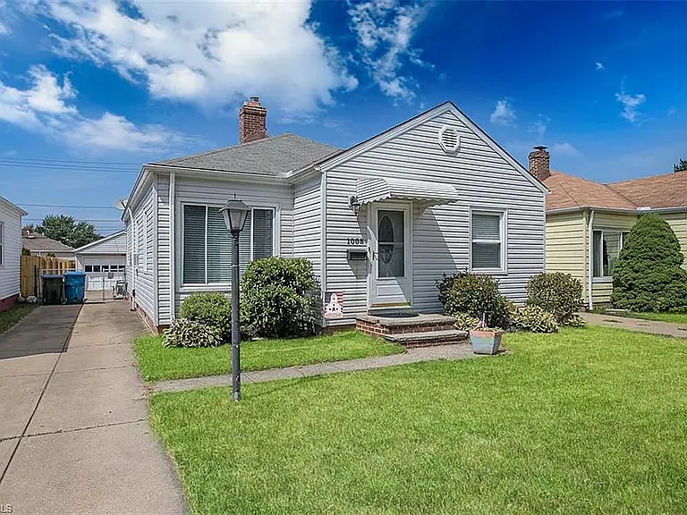 1008 Dartmoor Ave — Photo 2