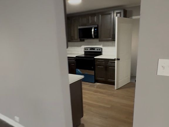 4th image of 800 Elm St
