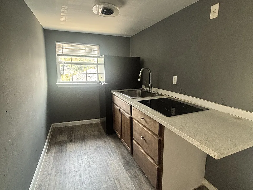 7049 Avenue E #1