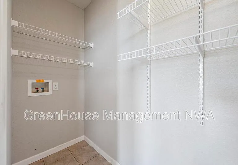 520 Dewberry Ln — Photo 18
