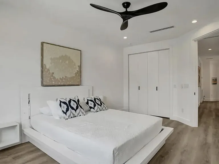 828 SW 16th St — Photo 10