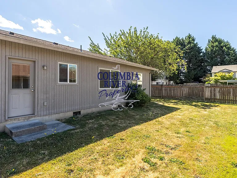 1495 N Goerig St #B — Photo 8