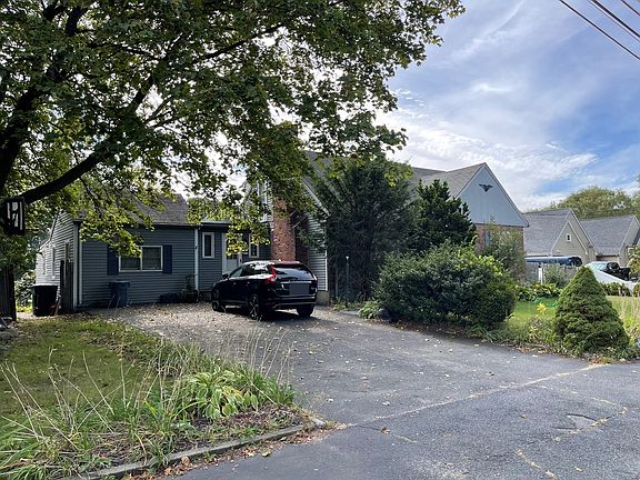 2nd image of 137 Howe St