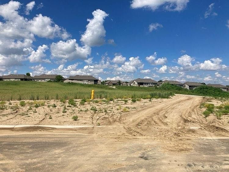 2nd image of 4600 Valley Ridge Dr