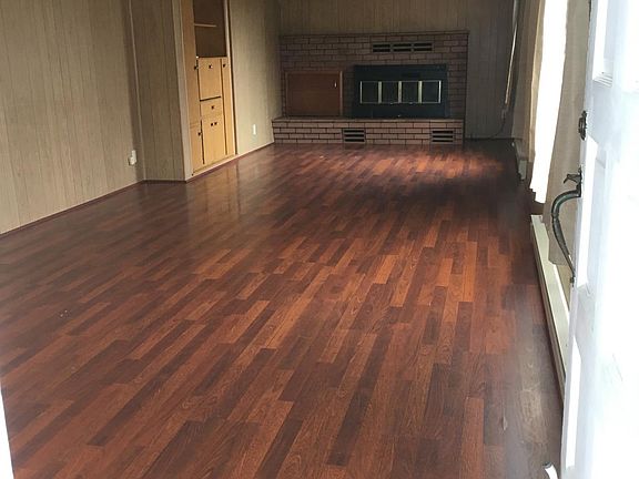 Large Living room with fireplace, built in desk