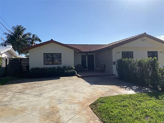 2nd image of 2706 NE 57th St