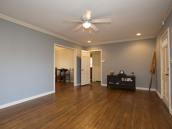 Very spacious living area