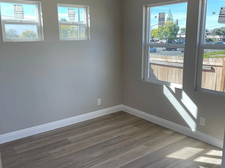 263 Olive St — Photo 13