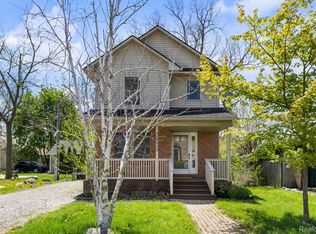 2823 Stennett St, Keego Harbor, MI 48320