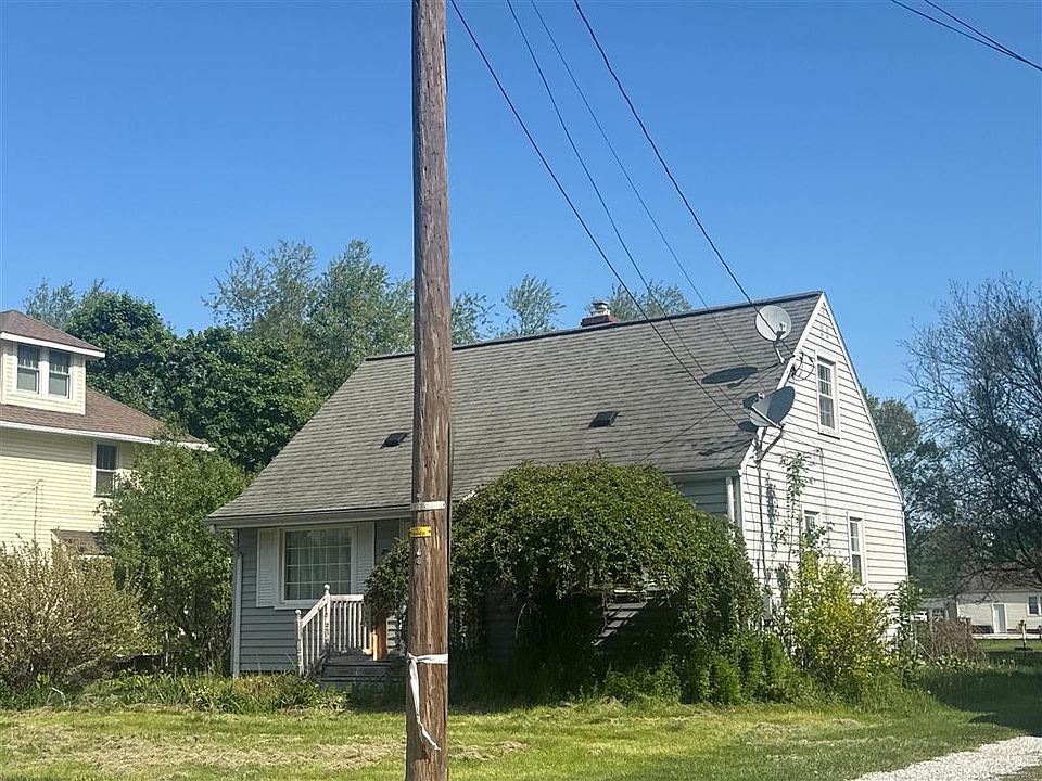 2nd image of 3861 Orchard St