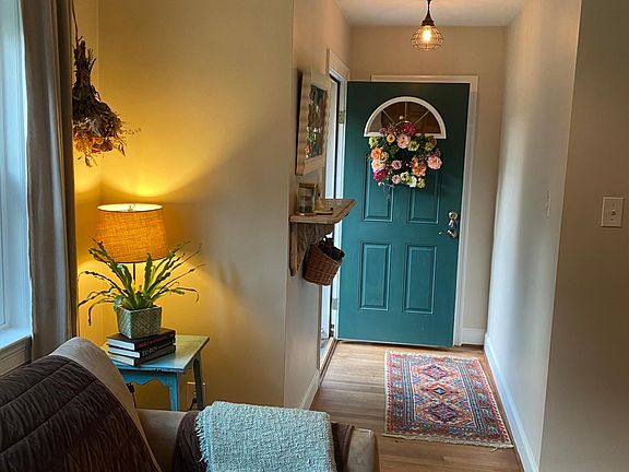 2nd image of 16 Peters Ln