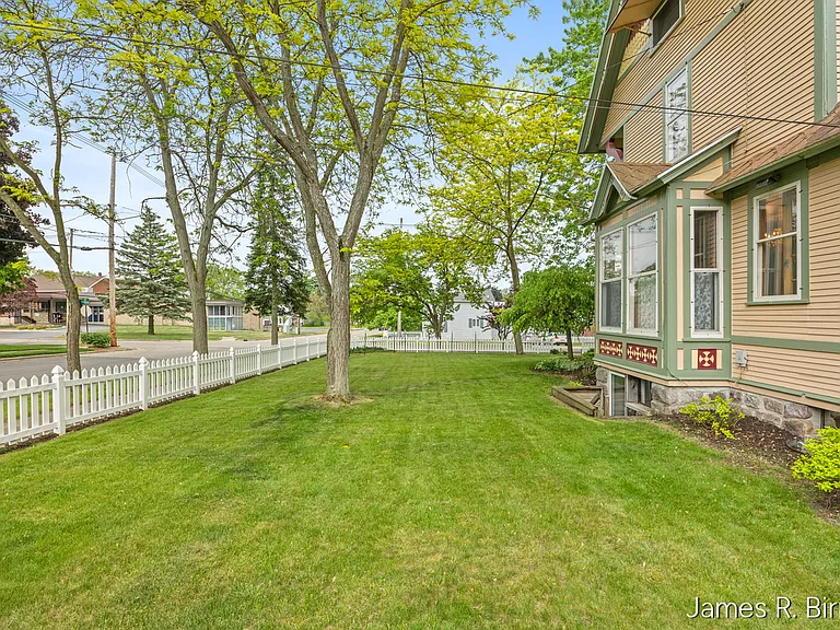 529 Avery St — Photo 39
