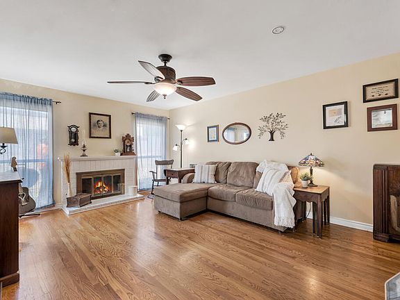 2nd image of 807 Albany Ave