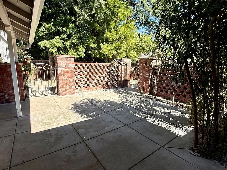 33 Mary Ct — Photo 15