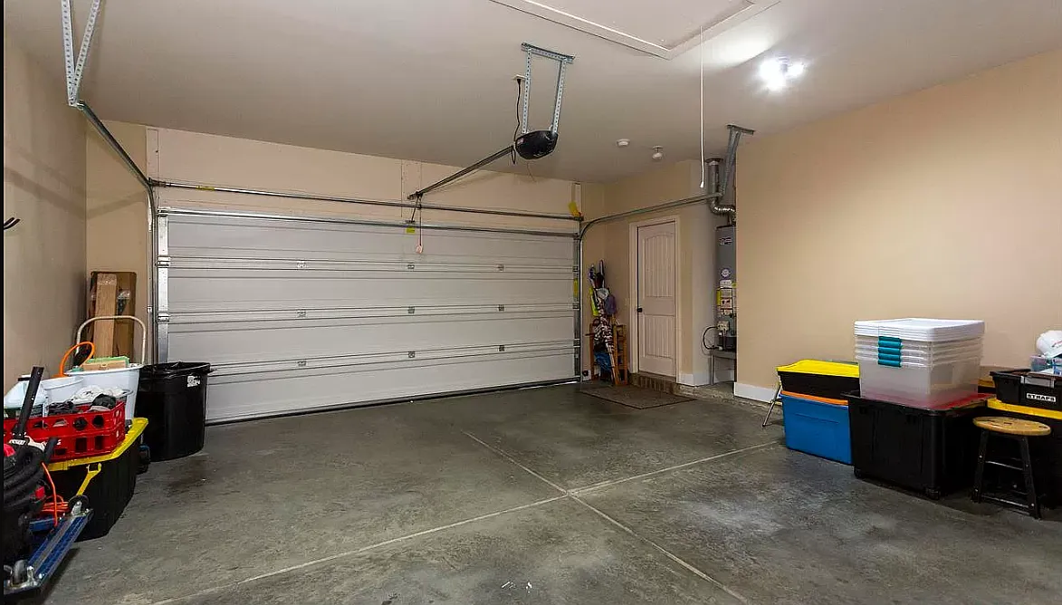 4640 Amberley Dr — Photo 3