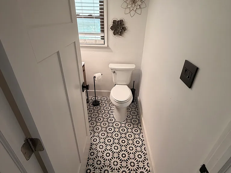 676 Elizabeth St — Photo 12