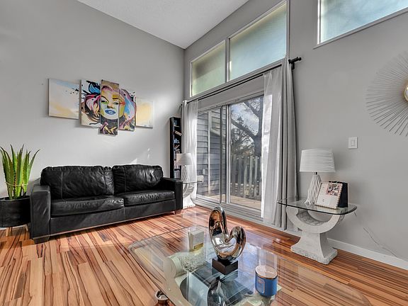 4th image of 1009 Millbourne Rd E