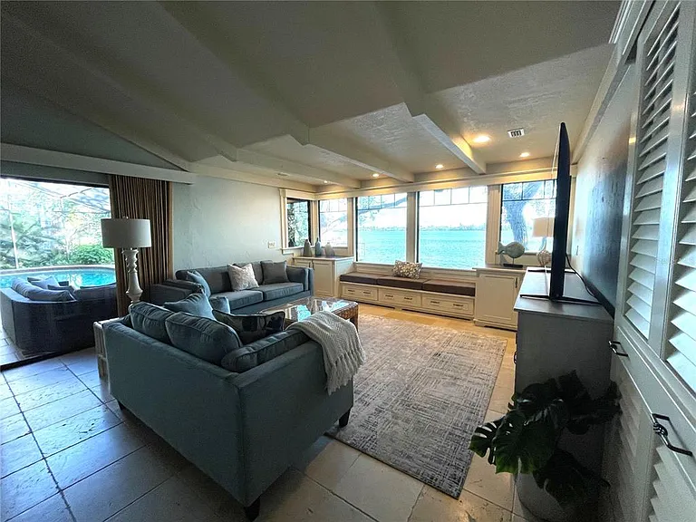421 Waterside Ln — Photo 14