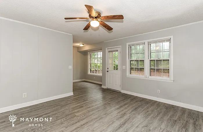 1808 Laredo Dr — Photo 3