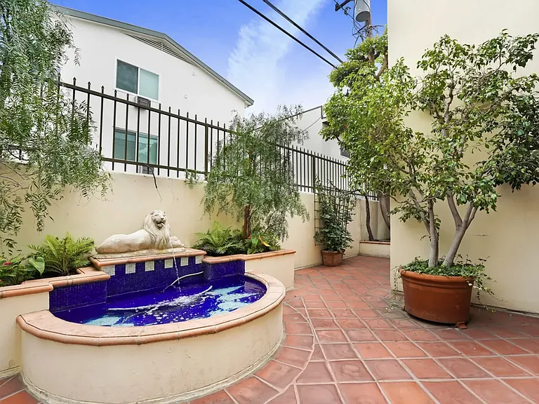 ISO - Isola Bella Townhomes — Photo 8
