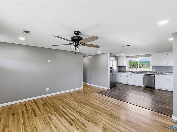3rd image of 349 Winfrey Rd