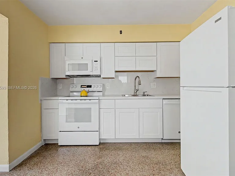 616 NW 3rd Ct — Photo 12
