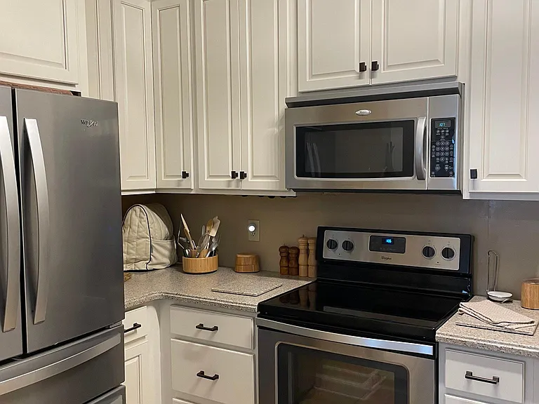 302 Williamsburg Ln — Photo 6
