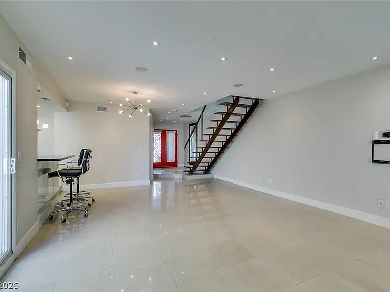 5046 Schumann Dr — Photo 13