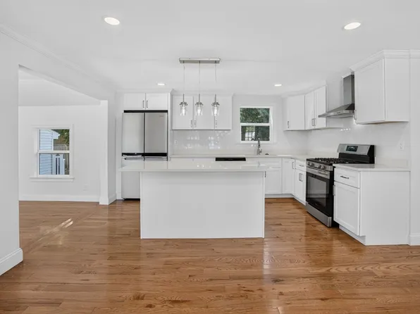 46 Richardson St, Lowell, MA 01850