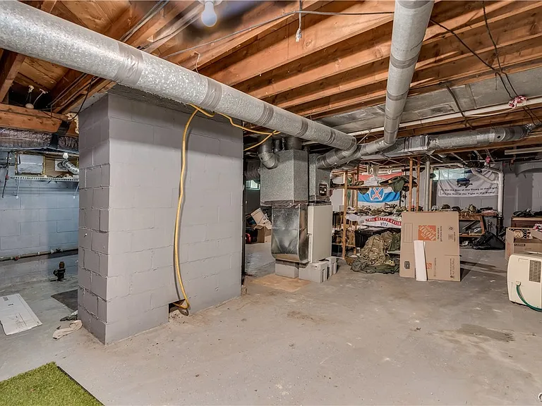 325 Paddock St — Photo 47