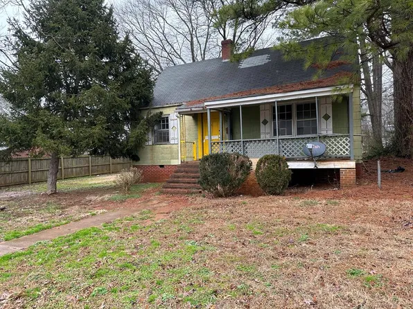 620 Virginia Ave, Chase City, VA 23924