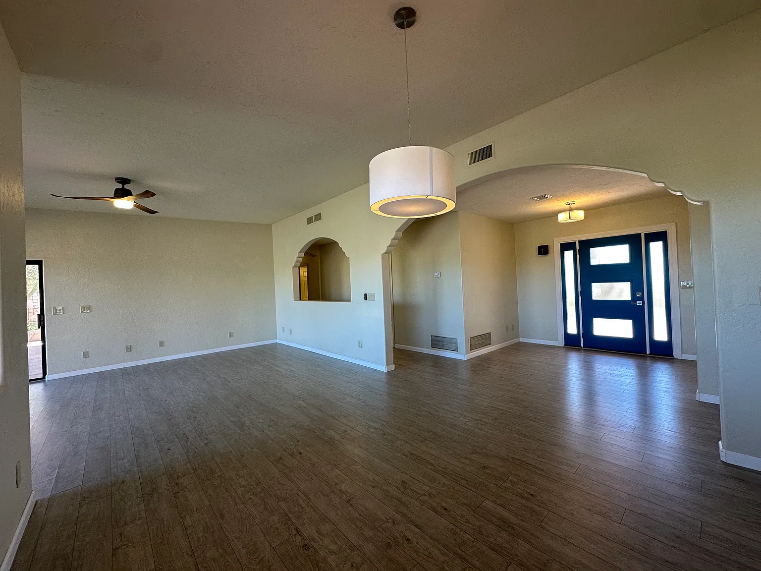 3 bed, 1965 sqft, $3,000 — Photo 4