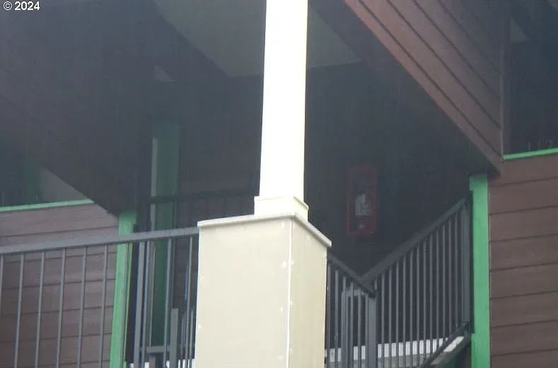 Building Photo 4