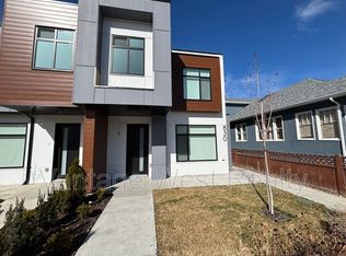 830 Lawson Ave #4, Kelowna, BC V1Y 6S8