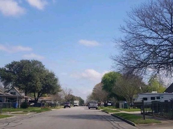 5th image of 418 Pinehurst Blvd