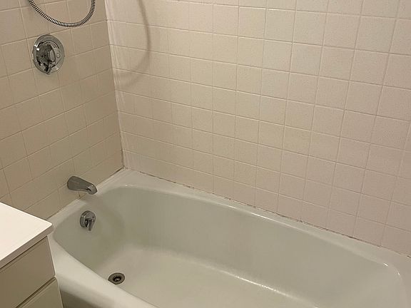 2nd image of 1025 Hancock St #110