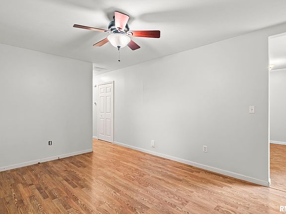3rd image of 404 Water St