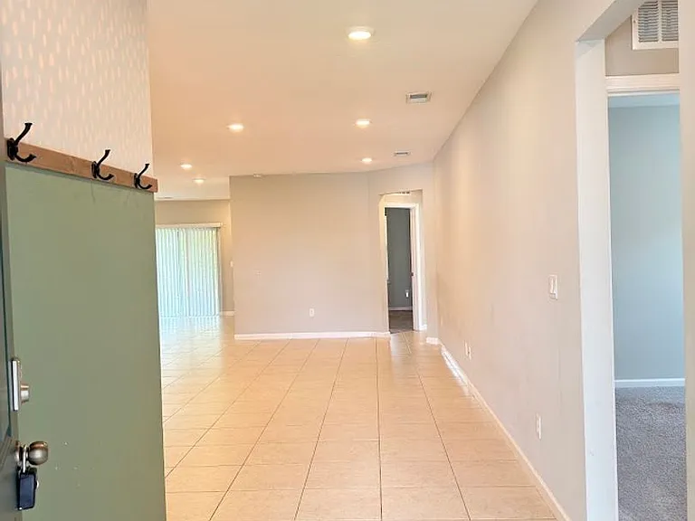 123 College St — Photo 2