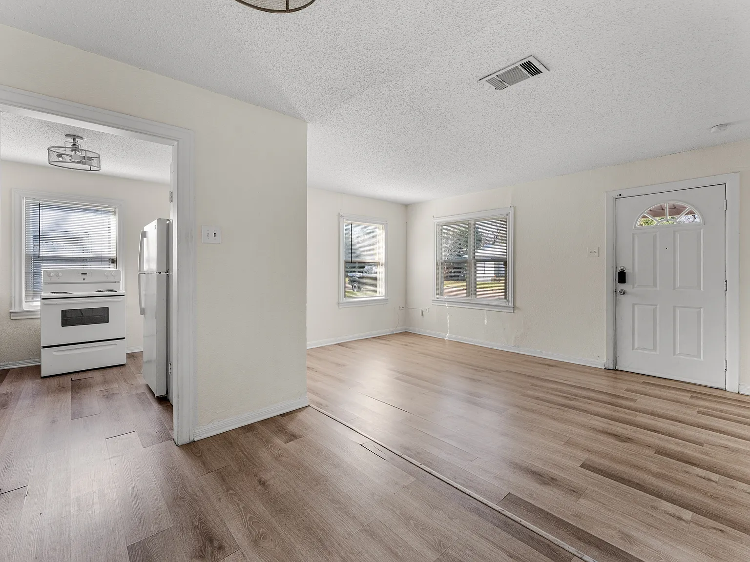 3916 Homan Avenue - 3918 — Photo 3