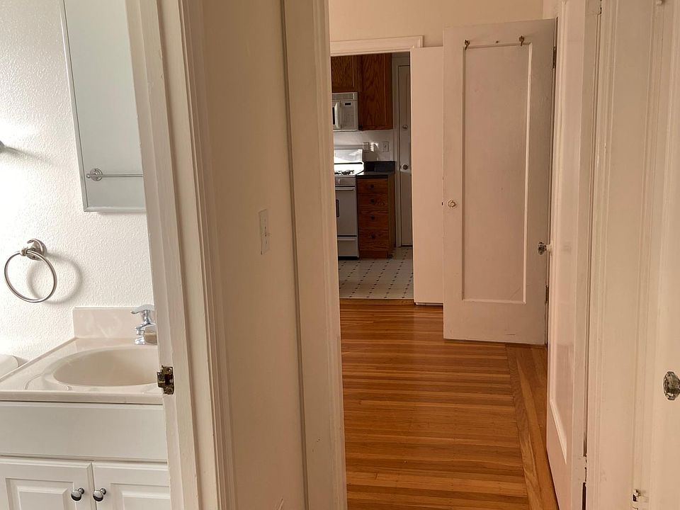 1st image of 210 27th Ave APT 4