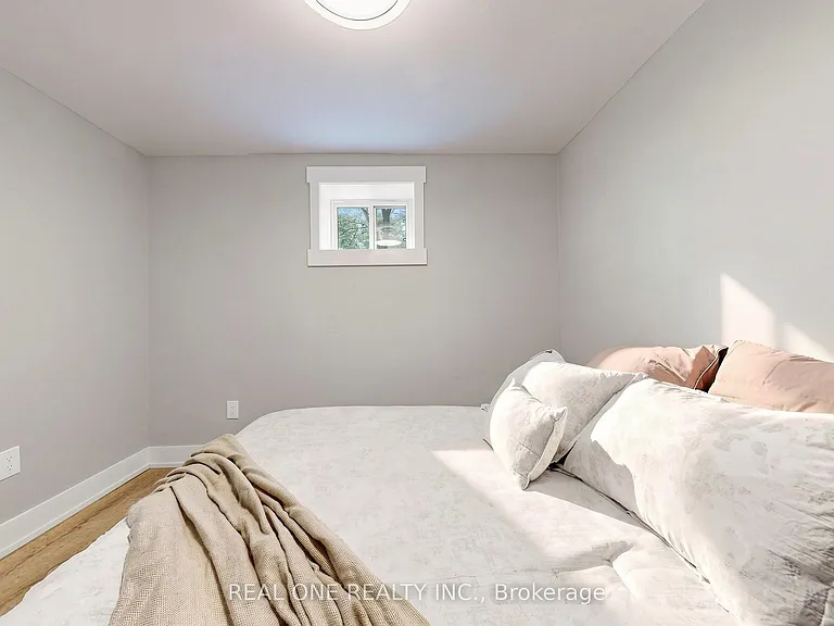 49 Bayview Pkwy #BASEMENT — Photo 14