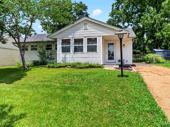 10917 Larkspur Dr, Saint Louis, MO 63123